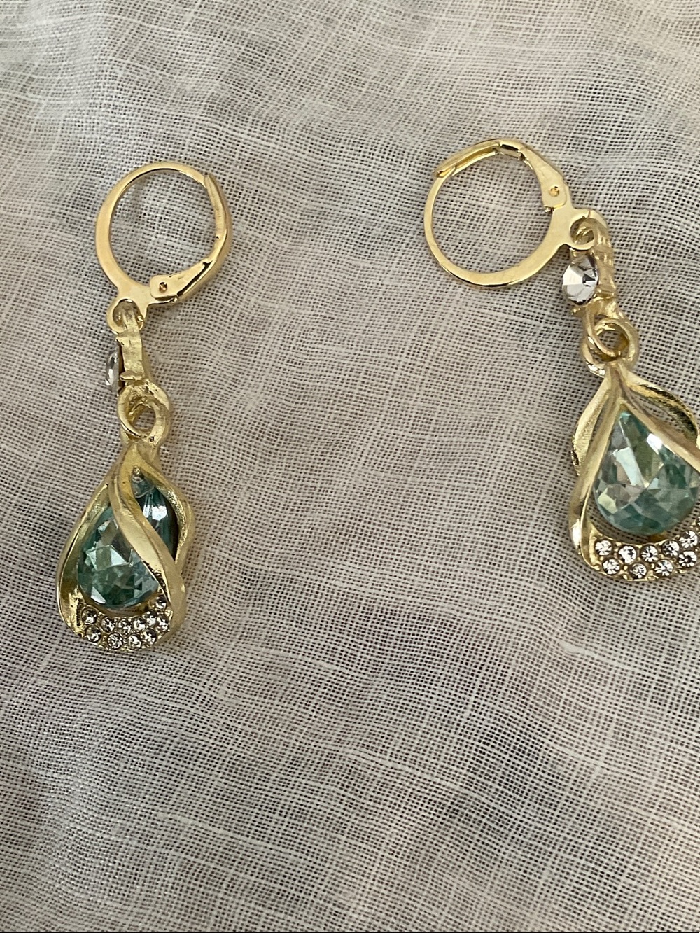 BRAND NEW GOLD PLATED SEAGRASS AND ZIRCONIA TEARDROP EARRINGS.